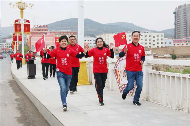 1619330751859771.jpg 竟跑風(fēng)采 (3).jpg